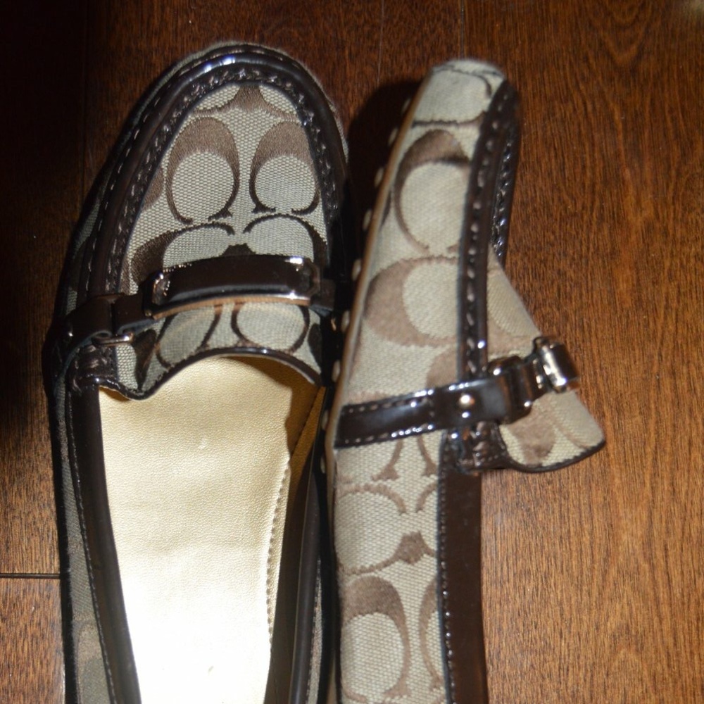 Coach flats